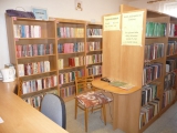 Vnitřní vybavení Místní knihovny v Majdaleně. 